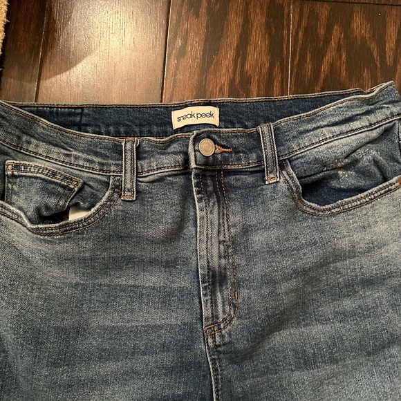 Sneak Peak Jeans - Picture 2 of 5